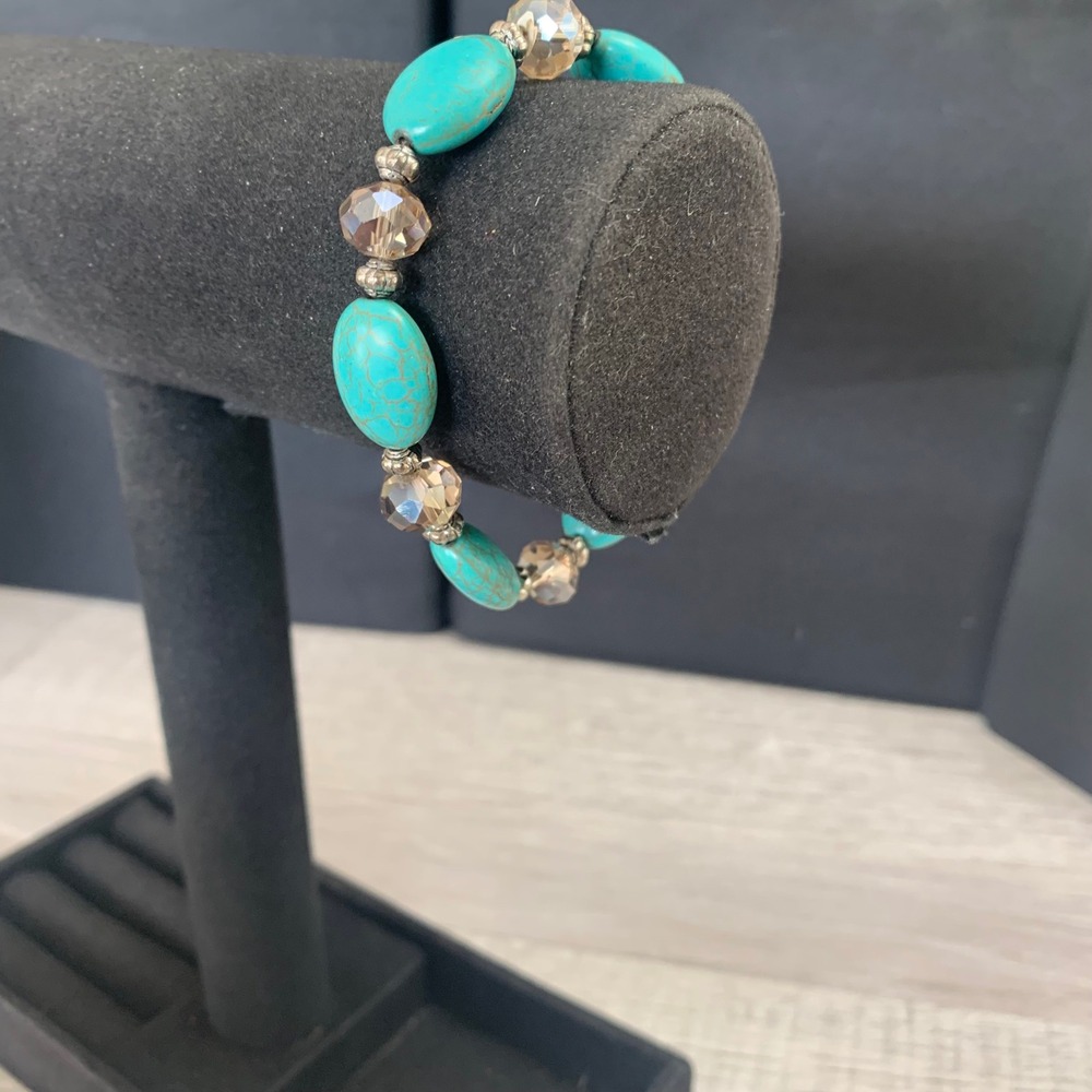 Turquoise Stone Champagne Crystal Beaded Stretch Bracelet Silver Tone Accents